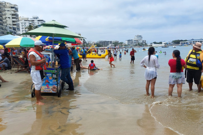 Las playas de Santa Elena lucieron llenas de turistas.