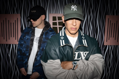 Bizarrap y Daddy Yankee posan juntos en el estudio antes del estreno de la BZRP Music Session #0/66.