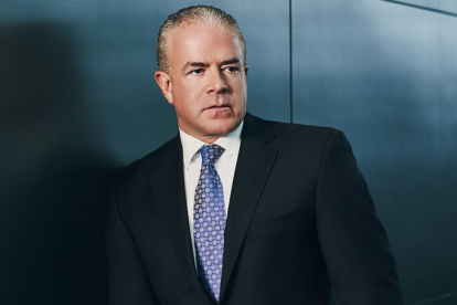 Raúl Rocha reprende a Nawat Itsaragrisil tras insultos a Fátima Bosch en Miss Universo 2025.