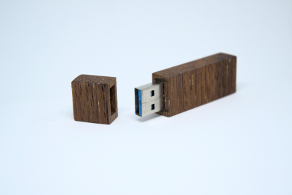 El almacenamiento en la nube, con sus modelos de suscripción escalables, se impone como la solución más accesible y segura, mientras que los discos SSD externos ofrecen la máxima velocidad de transferencia física.