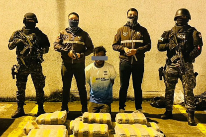 La Policía Nacional aprehendio a extranjero con 147 kilos de marihuana.
