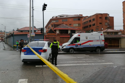 Personal de criminalística y Fiscalía en la escena del crimen.