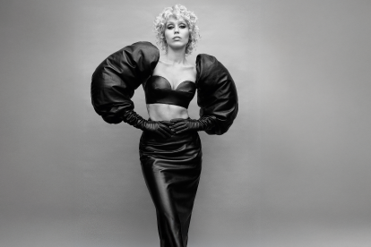 Miley Cyrus es una de las artistas internacionales que luce frecuentemente diversos looks de cuero.