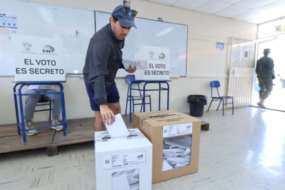 Prohibición de tomar fotografías al voto se mantiene para el Referéndum y Consulta Popular 2025