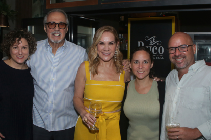 Pily Estrada, Eduardo Crespo, Irene González, Maru Navarrete y Julio Crespo.