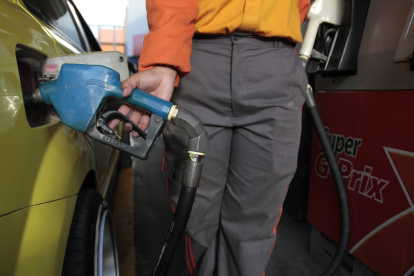 El Gobierno proyecta que este esquema cambiará en 2026, tras modificar en agosto y septiembre de este año la fórmula para fijar el precio de las gasolinas.