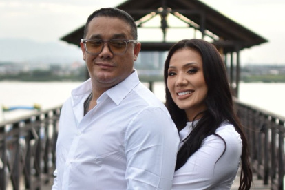 Carlos José Matamoros.con su novia, Diana Carrera.