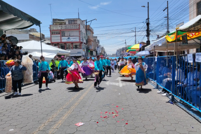 El Municipio de Latacunga regula precios en sillas y tarimas para evitar especulaciones.