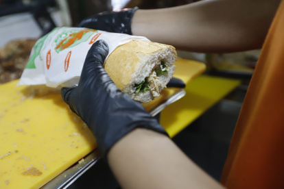 Sánduche de pernil, uno de los más tradicionales y buscados en los locales emblemáticos de Quito.