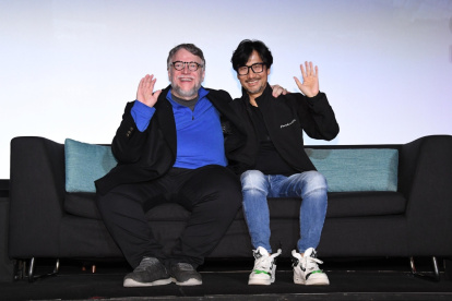 Guillermo del Toro y Hideo Kojima en la premiere de Frankenstein en Tokyo.
