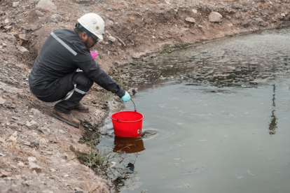 Según el Gobierno, el agua de Guayaquil está muy contaminada desde hace años.