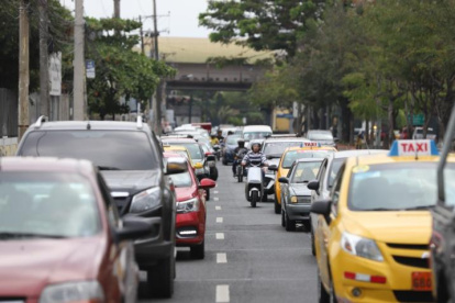 Referencial. La avenida Carlos Julio Arosemena es una arteria importante de la ciudad.