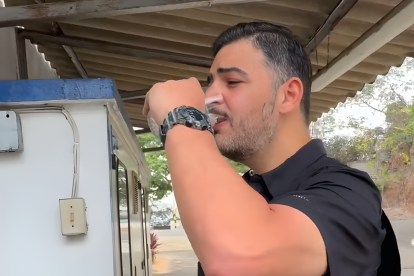 Aquiles Álvarez desafía a Noboa y bebe del sistema municipal.