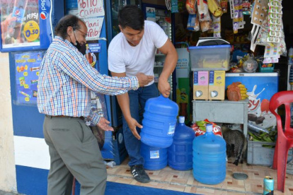 Algunos ciudadanos ya había tomado medidas. Sí habrá agua en Guayaquil este 9 de noviembre.
