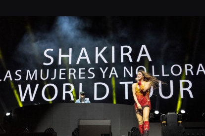 Shakira en el escenario de Las Mujeres Ya no Lloran