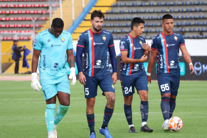 Los jugadores de El Nacional luego de uno de los últimos partidos del Hexagonal 2 de la LigaPro, donde marcha quinto sin aspiraciones de cupo internacional.