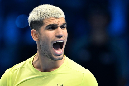 Alcaraz grita tras vencer a Alex de Miñaur en dos sets de 7-6 (3) y 6-2.