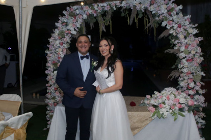 Carlos José con su esposa, Diana Carrera.