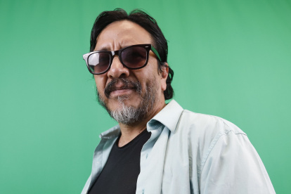 Fabián Patinho es autor visual y dramaturgo. Creo la tira cómica Ana y Milena y ha publicado las obras Las mentiras de Aurora y otros textos, El ejército de los tiburones martillo, Cielo y más.