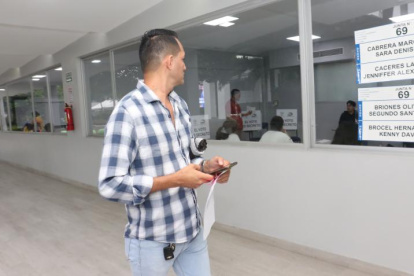 Es permitido ingresar con el celular al recinto, pero no se puede utilizarlo mientras se realiza el sufragio.