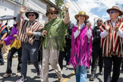 Annabella Azin, madre del presidente Daniel Noboa, estuvo en las fiestas de la Mama Negra, en Latacunga.