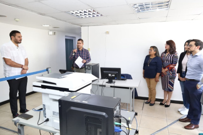 Entre el 8 y el 12 de septiembre de 2025, un equipo de siete catedráticos elaboró el banco de preguntas y casos prácticos para la fase de oposición.