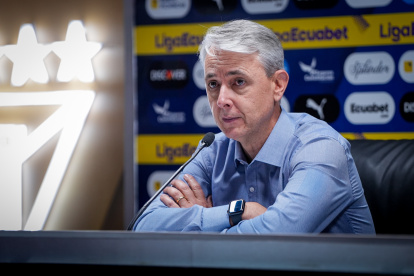 El técnico brasileño destacó la madurez del plantel y pidió coherencia arbitral en la recta final del torneo.