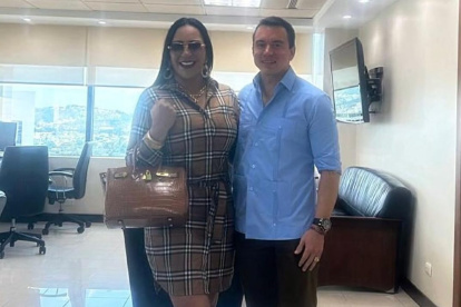 La prefecta de Esmeraldas, Roberta Zambrano, negó que la entrega de los muñecos de Daniel Noboa sea un regalo por campaña electoral.