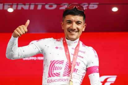 Carapaz termina su relación con  EF Education-EasyPost despues de llegar al equipo estadounidense en el 2022.