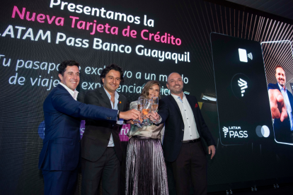 Guillermo Lasso Alcívar, Camilo Meier, Mónica Fistrovic y Cristian Ortiz.