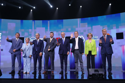Candidatos a la Presidencia de Chile, en el último debate antes de las presidenciales del 16 de noviembre.