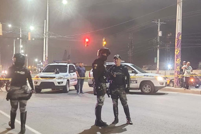La Policía Nacional cercó el área donde fue asesinado Cristhian Martínez Guaranda, en el ingreso a Salinas.