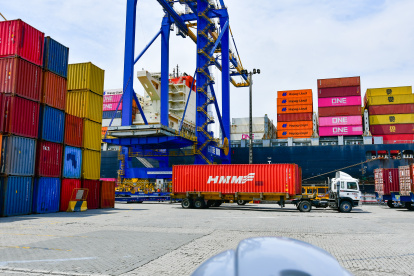 La actividad comercial en los puertos privados de Guayaquil va en aumento y ello anima la inversión.