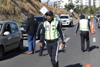 AMT inicia controles aleatorios en la Simón Bolívar y Ruta Viva para reducir accidentes en Quito.