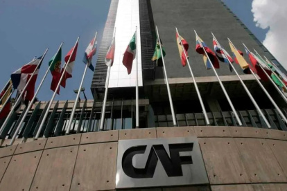 Fachada de la CAF, entidad que orienta sus políticas al apoyo financiero de proyectos sostenibles.