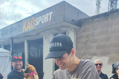 "Quito" ahora forma parte del equipo que acompaña en la Shakira.