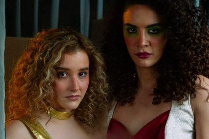 Mare Cevallos junto a Gabriela Menéndez. Ambas dan vida a Catalina y Bianca, dos hermanas con miradas del mundo distintas.