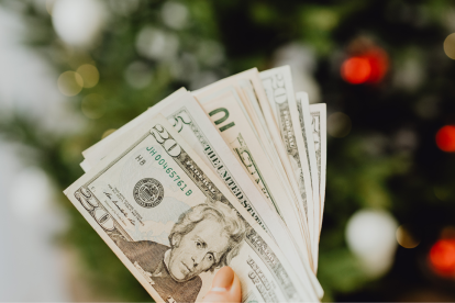 Trabajadores públicos deben recibir el décimo tercer sueldo hasta el 14 de noviembre, según el decreto del presidente Daniel Noboa.