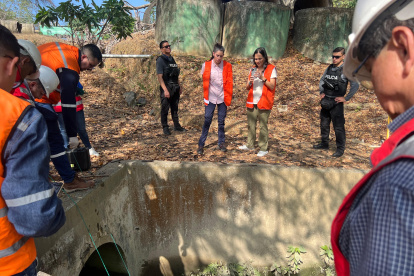 La ministra durante su visita a La Toma.