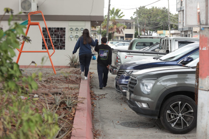 El peatón es el principal afectado de la infracción vehicular de estar en las aceras.