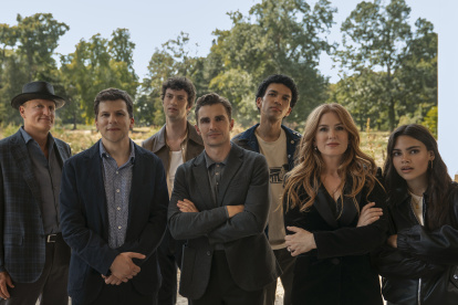 Woody Harrelson, Jesse Eisenberg, Dominic Sessa, Dave Franco, Justice Smith, Isla Fisher y Ariana Greenblatt.
