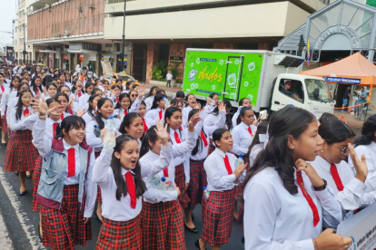 Más de mil jóvenes salesianos participaron en una caminata de fe, alegría y gratitud por la nueva santa.