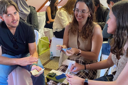 Una iniciativa universitaria que impulsa la moda sostenible ecuatoriana desde la educación, la identidad y la conciencia ambiental.