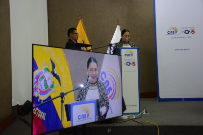 La presidenta del CNE, Diana Atamaint, inauguró las elecciones por la Consulta 2025 este 13 de noviembre de 2025.