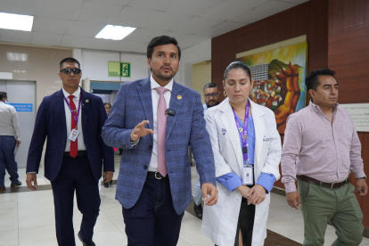 El ministro de Salud Pública, Jimmy Martin, en recorrido por el Hospital Enrique Garcés.