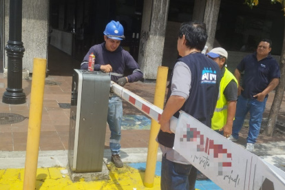 La Agencia de Tránsito y Movilidad (ATM) ha retirado barreras vehiculares en el centro y norte de Guayaquil porque no tenían permiso de instalación.