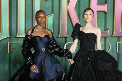Ariana Grande y Cynthia Erivo durante la premiere de Wicked: For Good en Londres el 10 de noviembre.