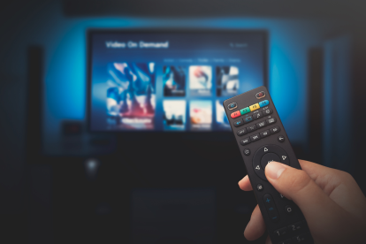 Xuper TV y Magis TV permiten ver películas, series y canales en vivo, pero presentan riesgos legales similares.