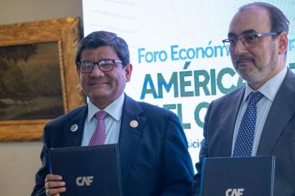 El ministro de Producción de Ecuador, Luis Alberto Jaramillo (izquierda).