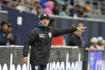 El entrenador español Javier Rabanal está cerca de ganar la LigaPro con Independiente del Valle.